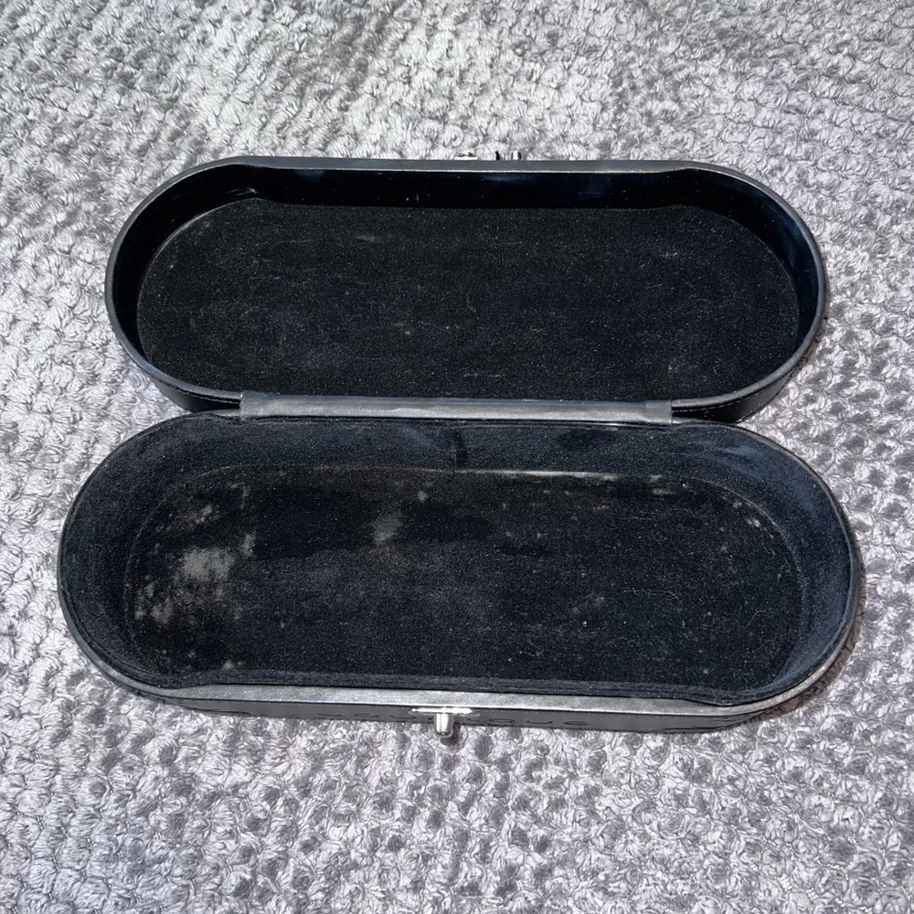 YOUNIQUE Presenters Black Makeup Case Box Latch Faux Leather 12” Oval Embossed